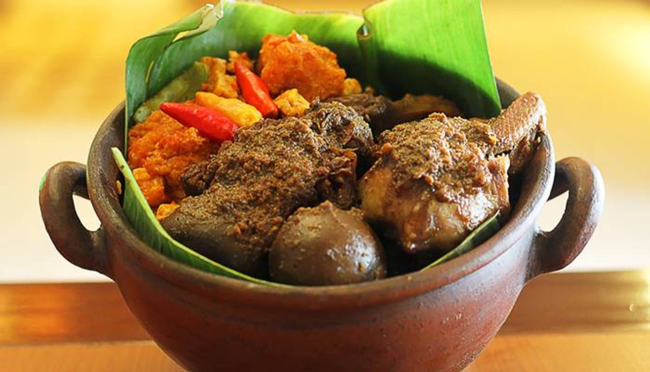 Gudeg Jogja makanan jawa tengah Rasa manisnya jadi identitas kuliner Jawa yang diwariskan turun-temurun.
