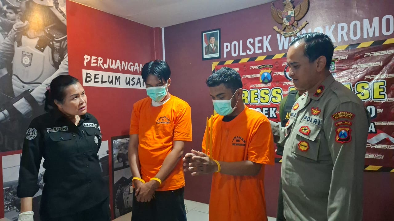 KETAHUAN: Dua residivis curanmor ditangkap usai terekam CCTV di Jalan Gubeng Kertajaya, Surabaya. (M MAHRUS/RADAR SURABAYA)