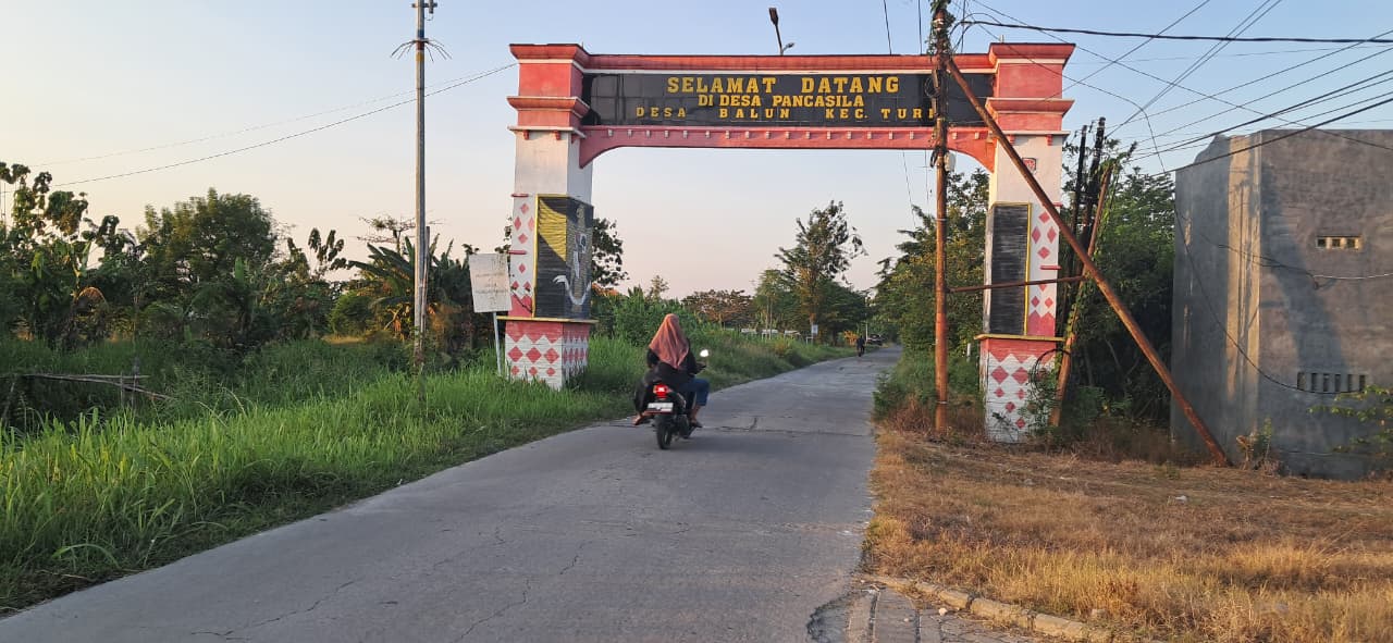 JALAN MASUK: Gapura Desa Balun, Kecamatan Turi, Kabupaten Lamongan yang tertulis Desa Pancasila.