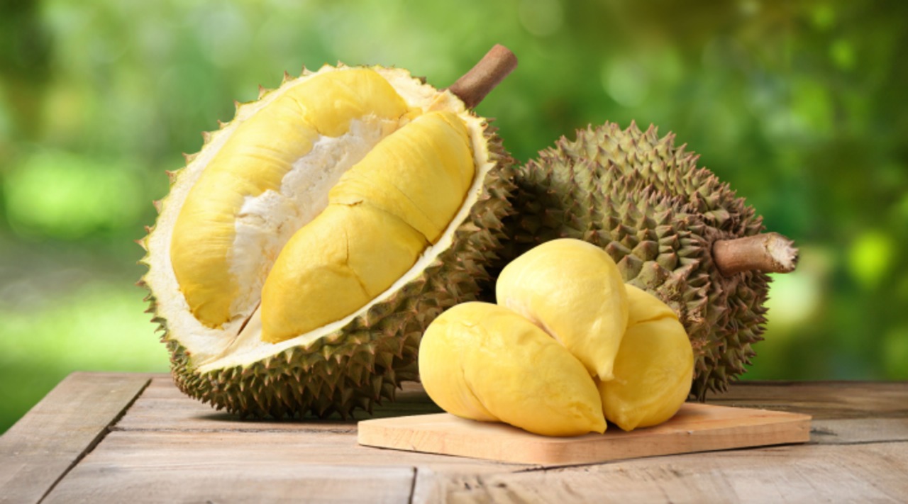 Si Raja Buah, durian, dengan daging kuning lembut dan aroma khas yang selalu menggoda pecinta buah tropis.