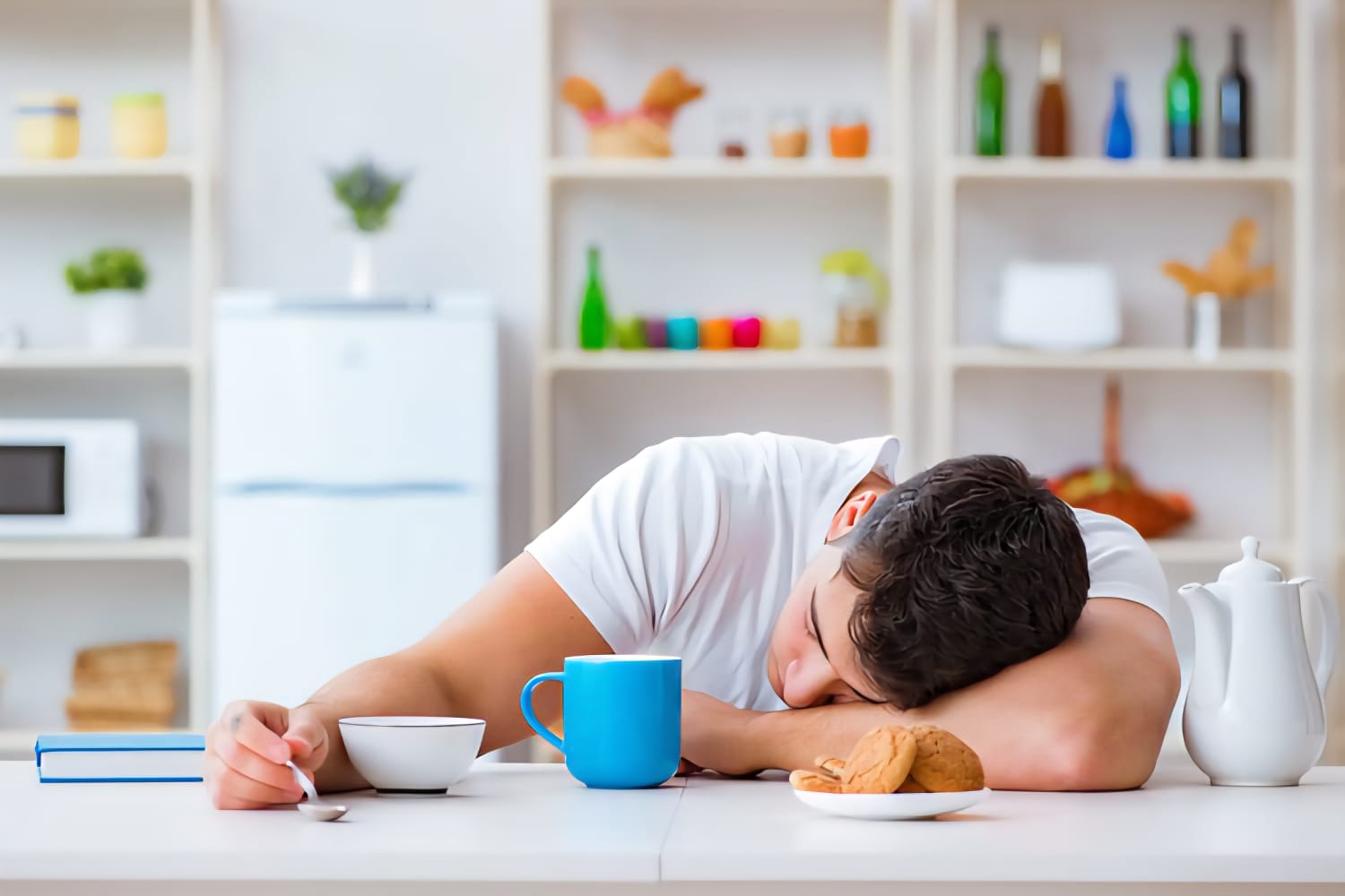Jangan panik kalau ngantuk usai makan, ada cara mudah mengatasinya biar tetap fokus.