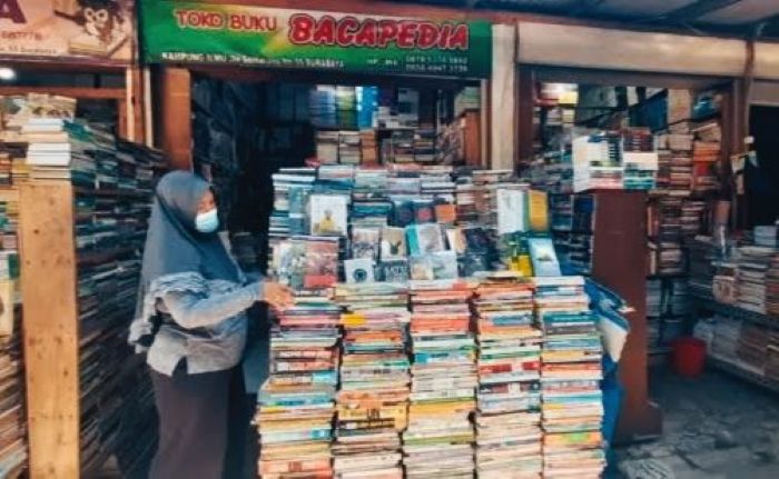 SEPI: Suasana lapak pedagang Kampung Ilmu di Jalan Semarang.