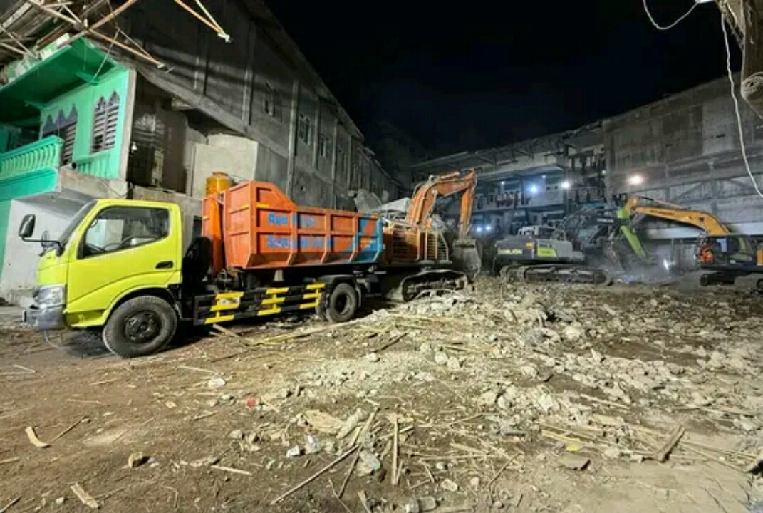 Proses pencarian korban ambruknya musala di Ponpes Al Khoziny Sidoarjo. (BNPB)