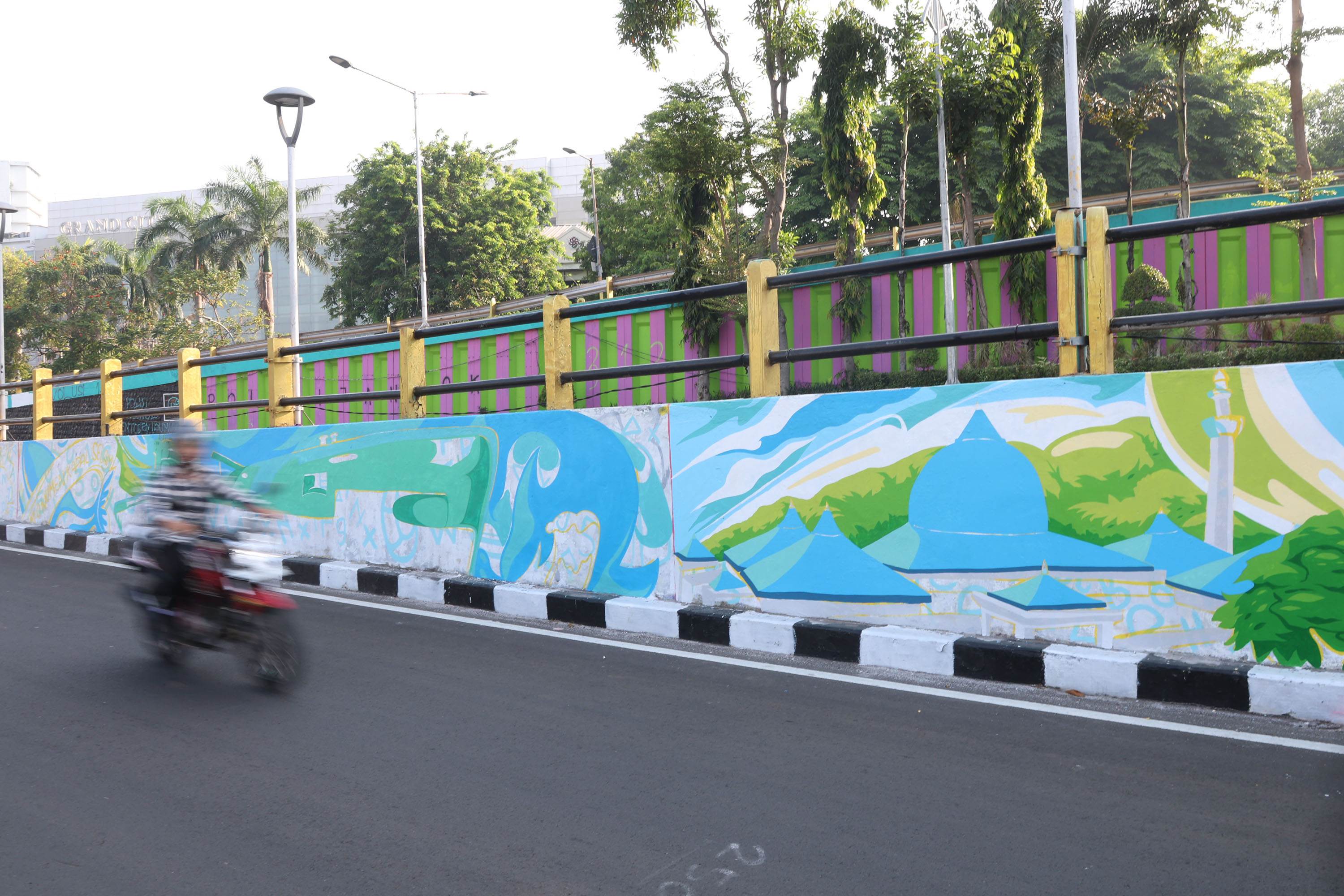 Lukisan di dinding sebagai upaya mengurangi vandalisme di Surabaya. (IST)