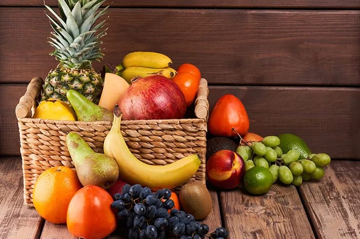 Meski manis, buah tetap aman dikonsumsi asal bijak. Fruktosa alami tak seburuk gula tambahan.