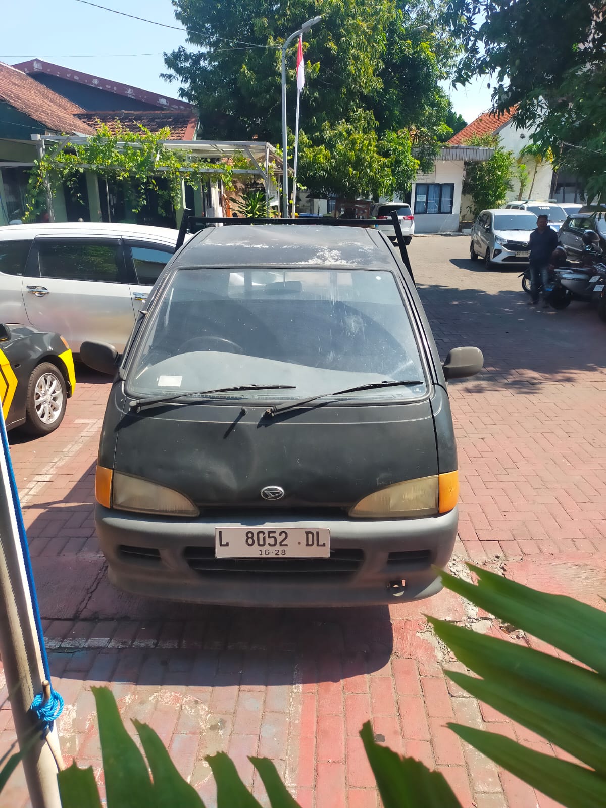 DIAMANKAN: Mobil pikap yang sempat dilaporkan hilang di Ngagel Rejo II, Surabaya, akhirnya ditemukan dan saat ini sudah diamankan Polsek Wonokromo. (IST/RADAR SURABAYA)