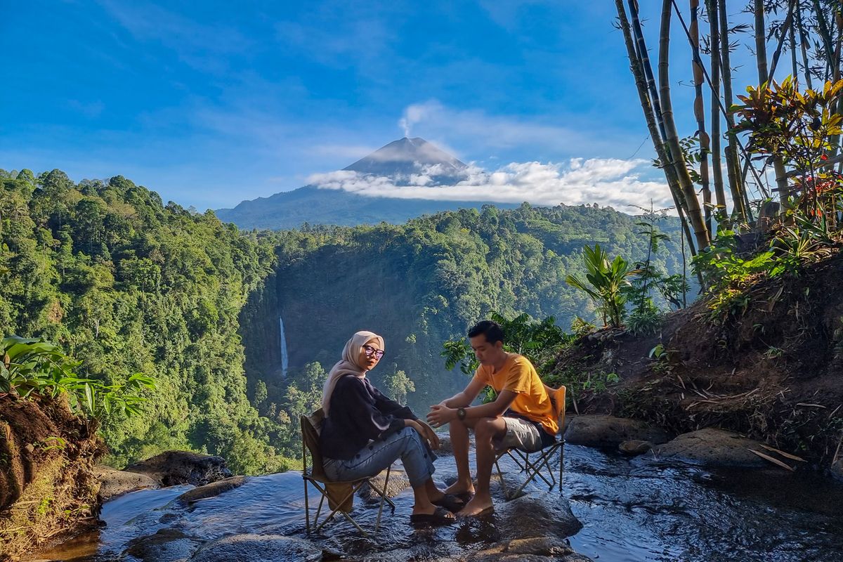 Panorama alam Desa Sumberurip di lereng Semeru, destinasi lava tour dan hamparan sawah hijau yang digemari wisatawan.