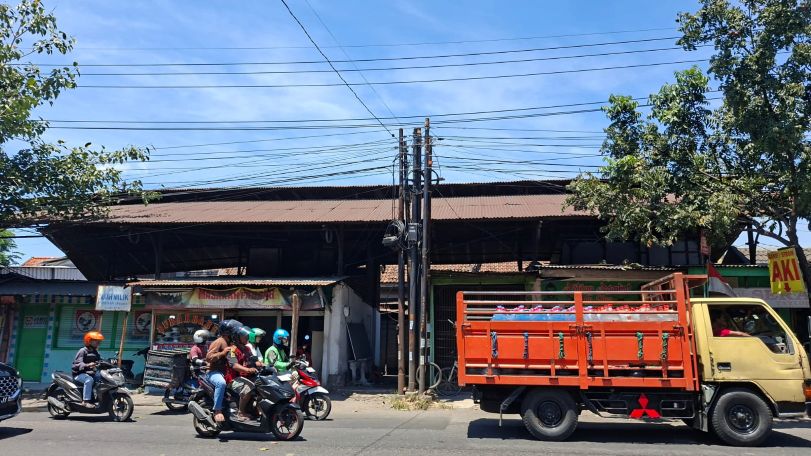 JADI TOKO: Stasiun Karangpilang Surabaya sudah tutup dan berhenti operasi sejak tahun 1978, dan kini telah beralih fungsi.