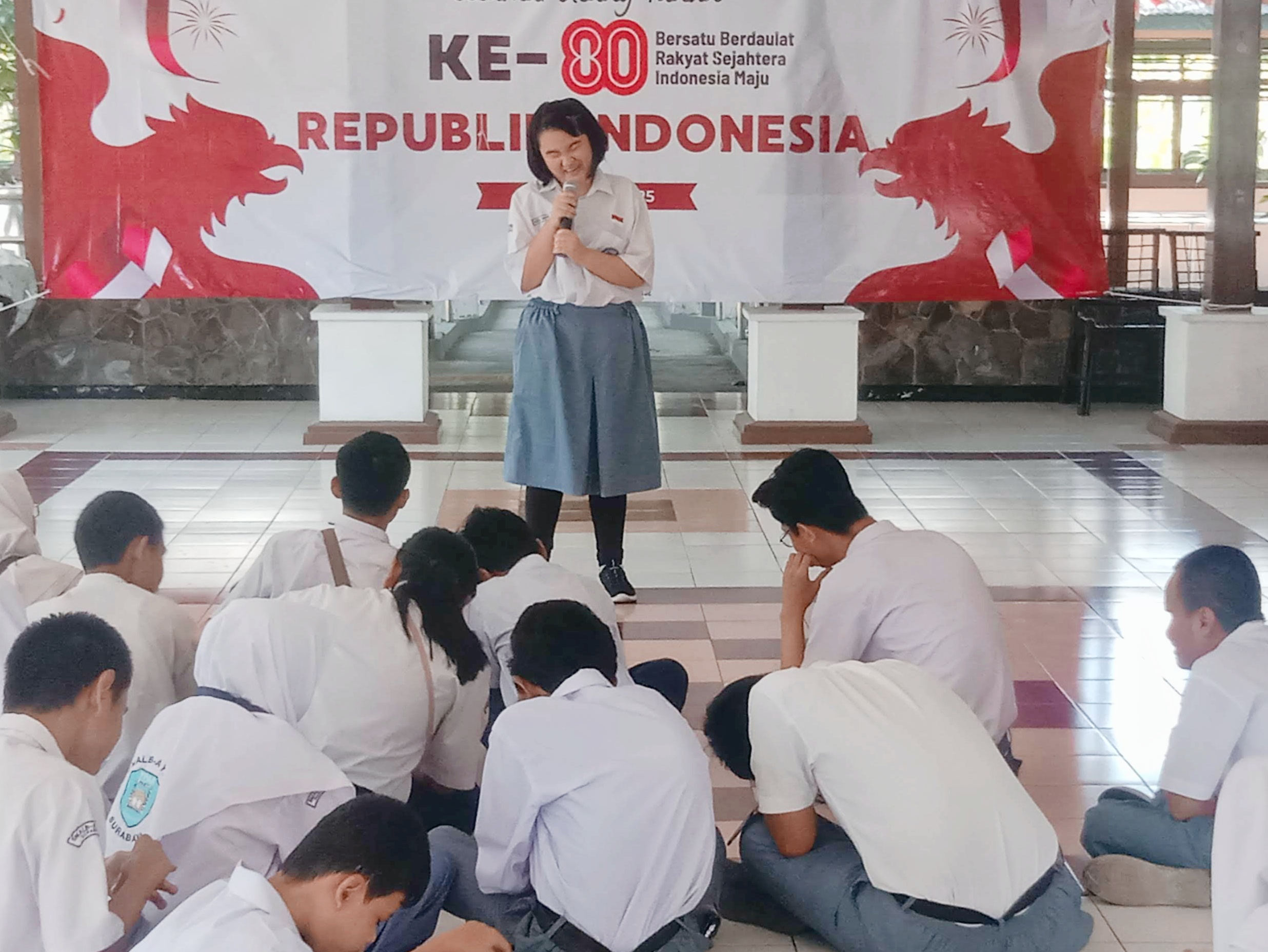Anak berkebutuhan khusus terutama tuna rungu akan mendapatkan perhatian dengan bahasa isyarat yang akan masuk dalam kurikulum. (IST)