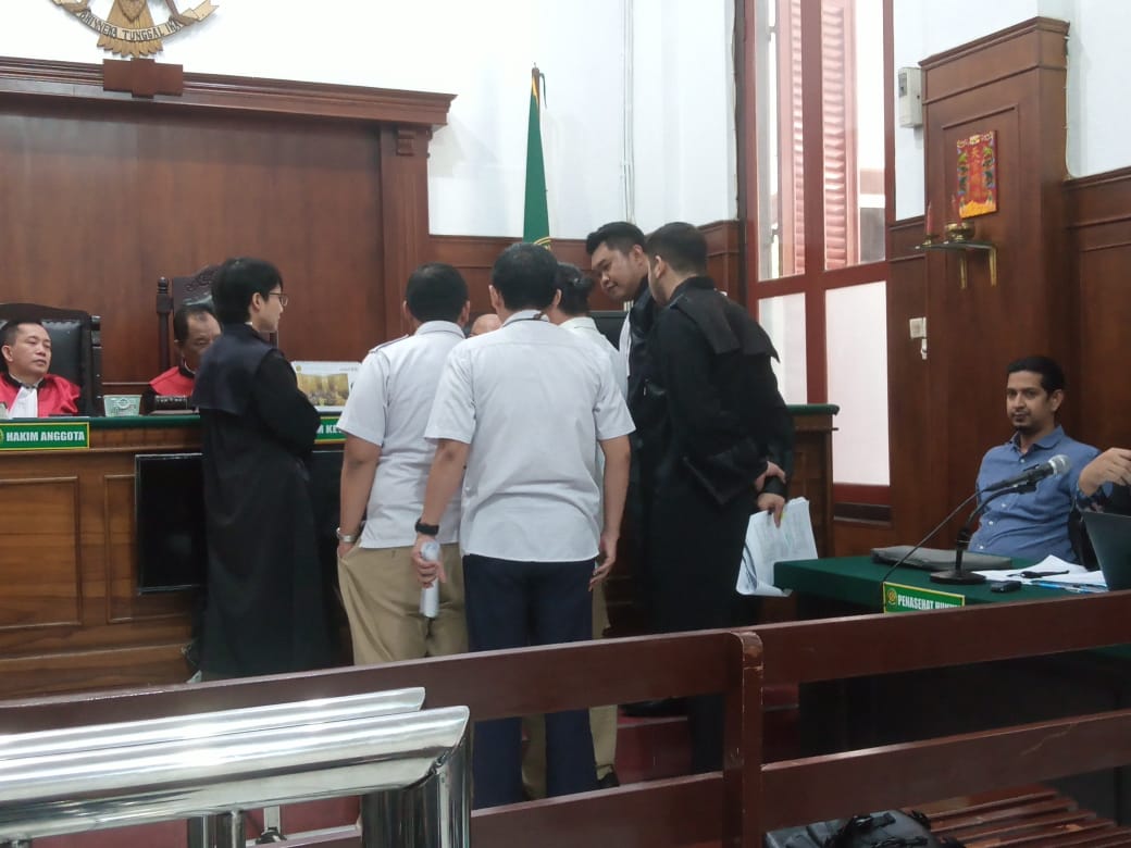 SAKSI: PN Surabaya mendatangkan BPOM sebagai saksi kasus penjualan obat kuat tanpa izin edar oleh terdakwa Salim. (SURYANTO/RADAR SURABAYA)