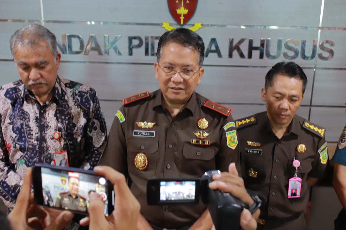 DIPROSES: Kajati Jatim Kuntadi mengaku terus memprotes kasus dugaan korupsi di PT DABN. Kejati saat ini sudah memeriksa 20 saksi terkait kasus di Kota Probolinggo ini. (IST/RADAR SURABAYA)