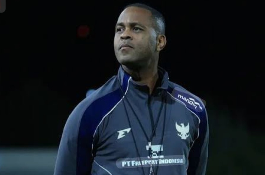 Patrick Kluivert menunggu nasib dipertahankan atau tidak untuk menangani timnas Indonesia.