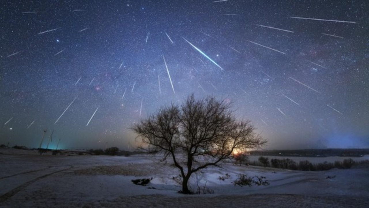 Ilustrasi fenomena hujan meteor.