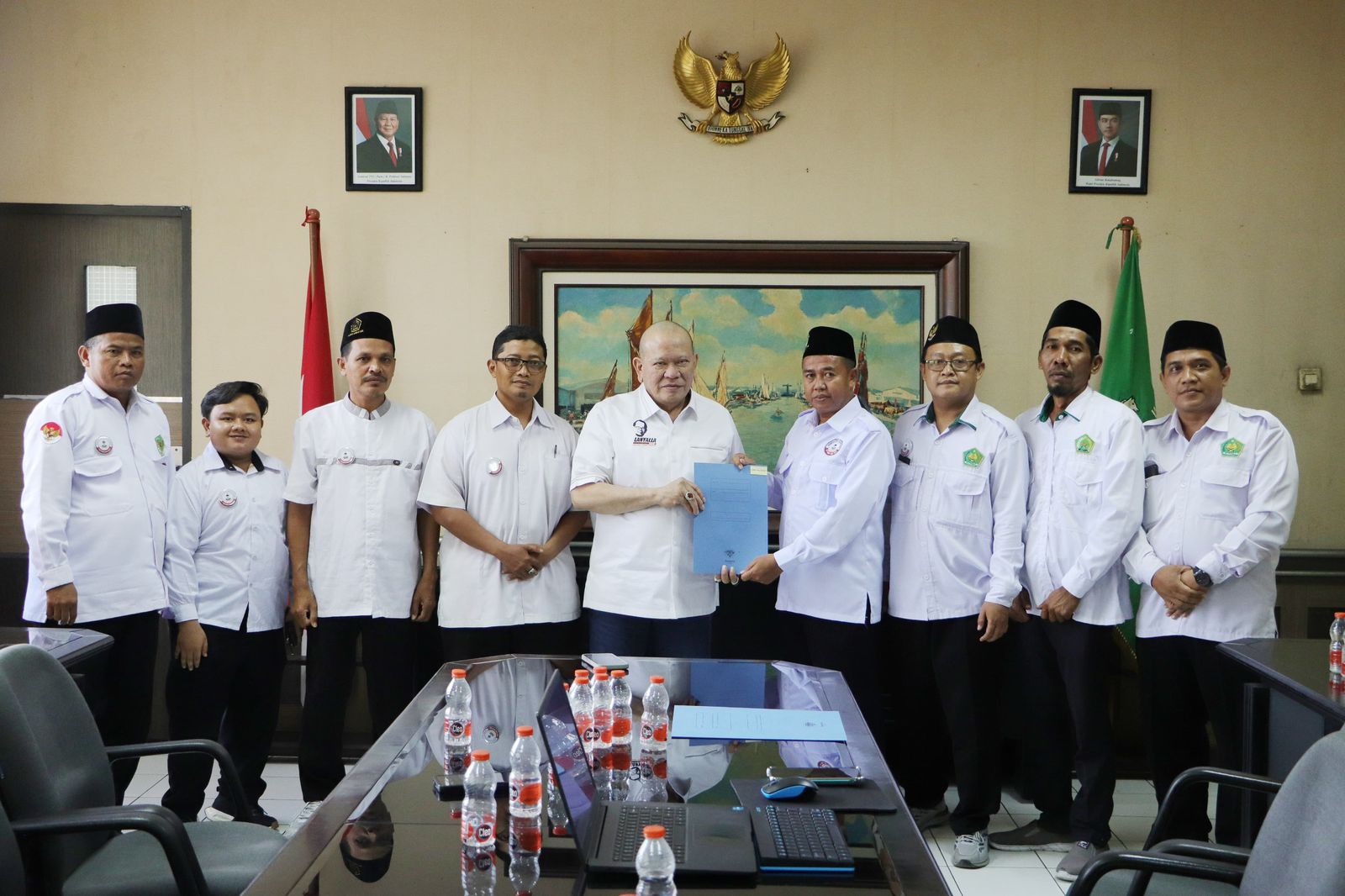 Anggota DPD RI AA LaNyalla Mahmud Mattalitti (tengah) menerima rombongan PGMM Jawa Timur.