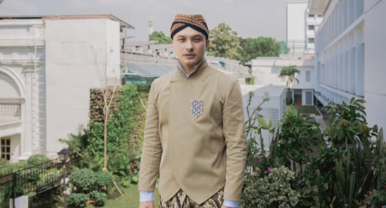 Aktor Nicholas Saputra.