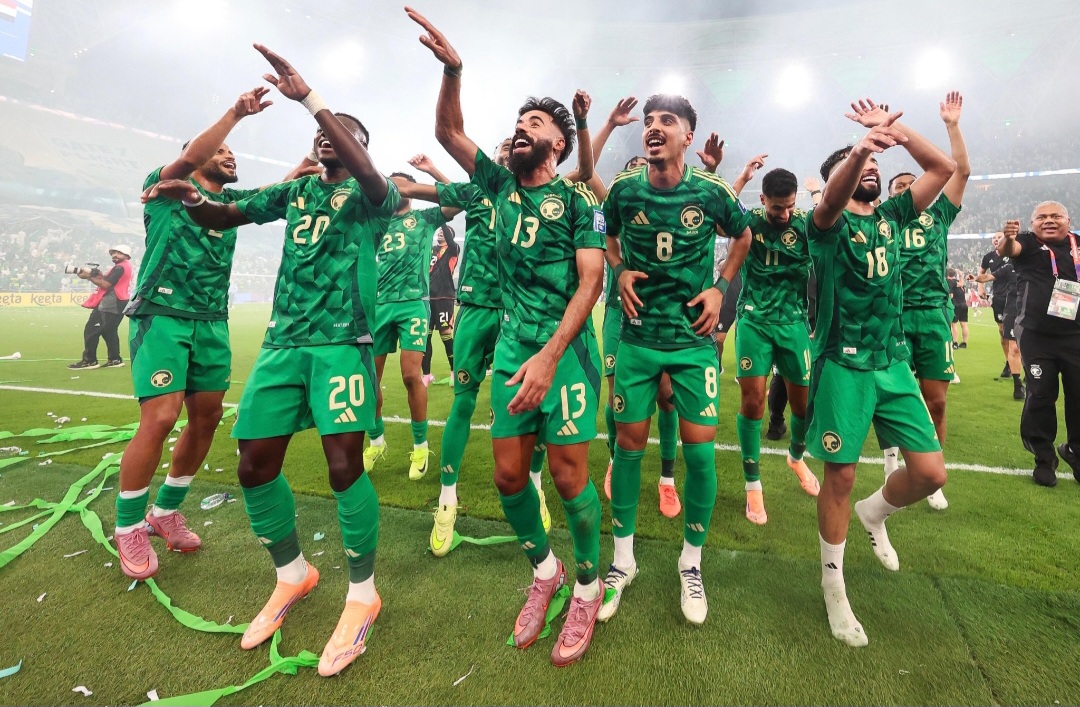 Selebrasi Skuad Arab Saudi usai memastikan diri lolos ke putaran final.Loala Sunia 2016.