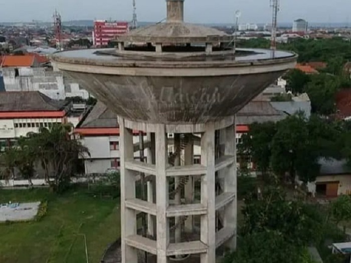 UNIK: Gerbang Kerkhof dulu sebelum dibangun tower PDAM di Krembangan Surabaya.
