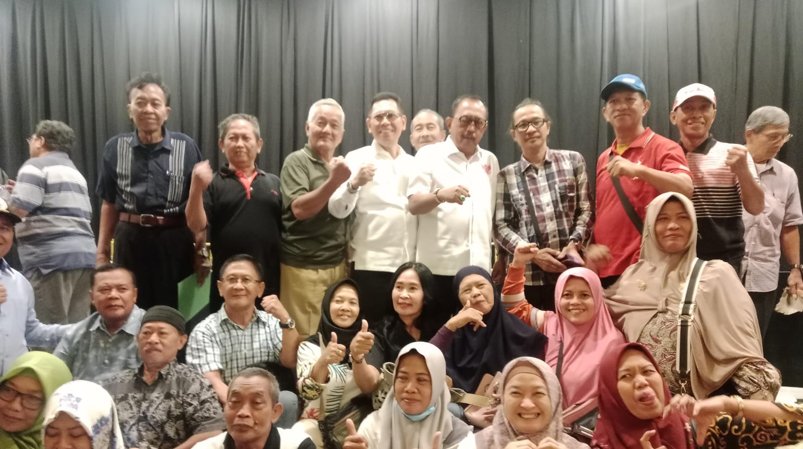 KOORDINASI: Adies Kadir bersama Wakil Wali Kota Surabaya Armuji akan mengawal aspirasi warga atas persoalan tanah yang diblokir pihak Badan Pertanahan Nasional karena ada klaim dari salah satu BUMN.