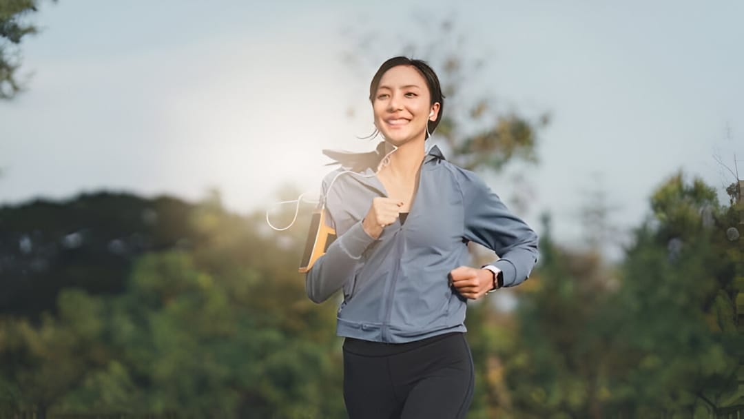 Langkah kecil, manfaat besar. Jogging rutin bisa membuat hidup lebih panjang dan sehat.