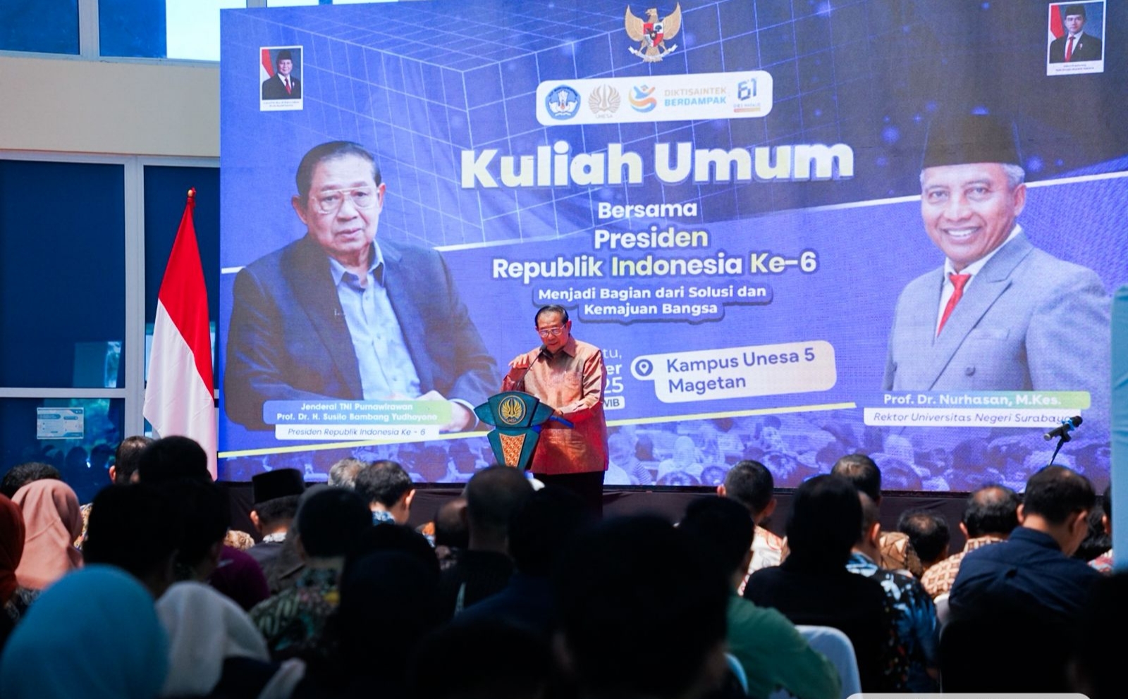 Presiden SBY menyampaikan ceramah di depan civitas academica Universitas Negeri Surabaya. (IST)