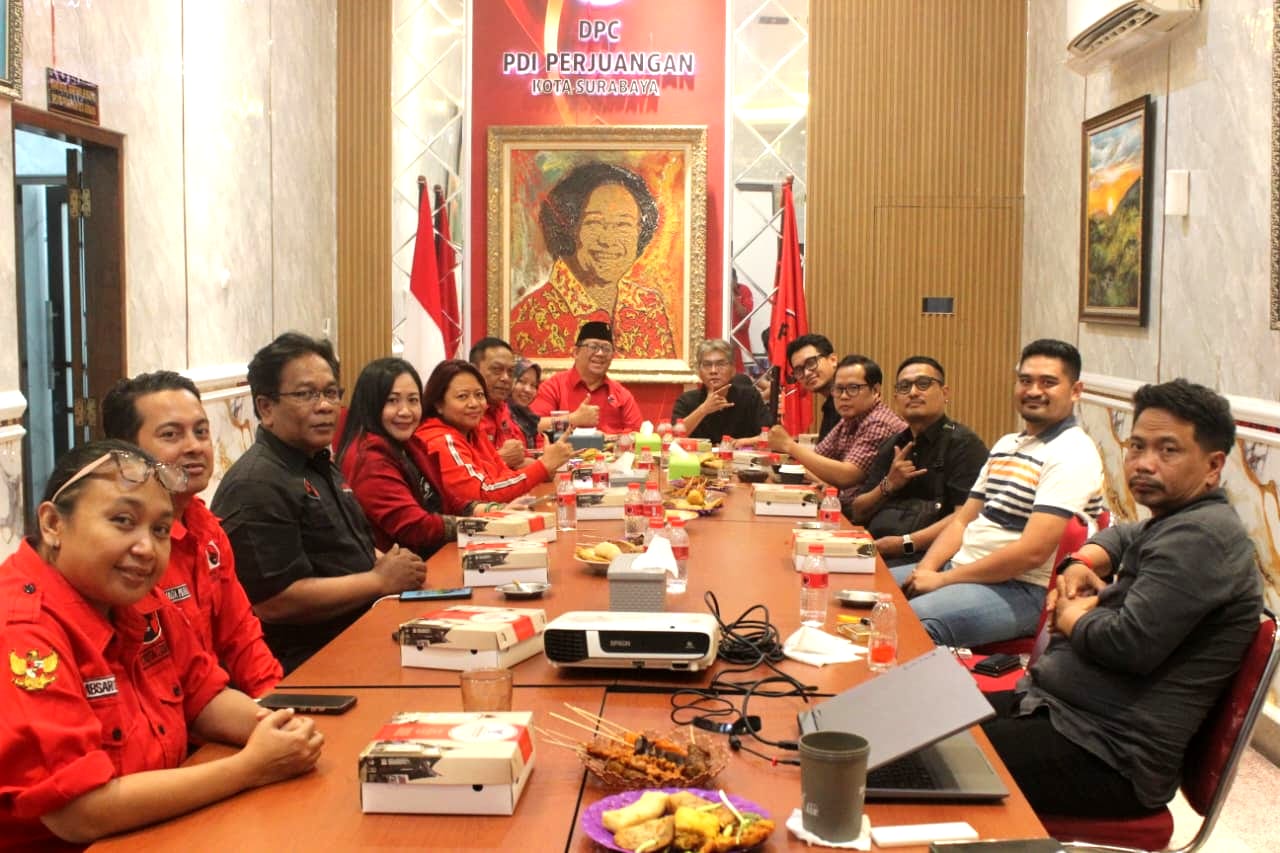 Pengurus DPC PDI Perjuangan Surabaya membahas pemberdayaan UMKM. (IST)