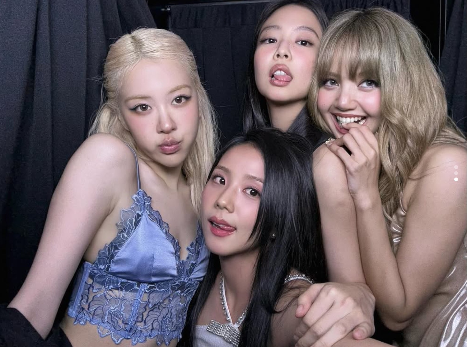 YG Entertainment mengonfirmasi bahwa Ros&eacute;, Jennie, Jisoo, dan Lisa akan memulai proses syuting video klip terbaru mereka pada pekan ini.