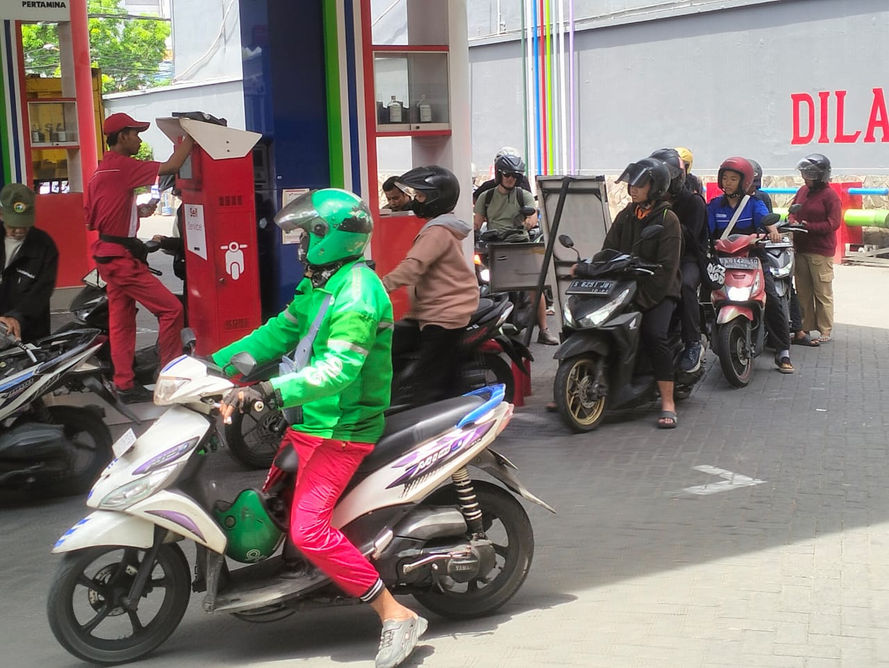LOKASI PENCURIAN: SPBU di Tegalsari, Surabaya, ini menjadi sasaran pencurian. Brankas berisi Rp 350 juta raib dicuri mantan karyawan.(IST/RADAR SURABAYA)