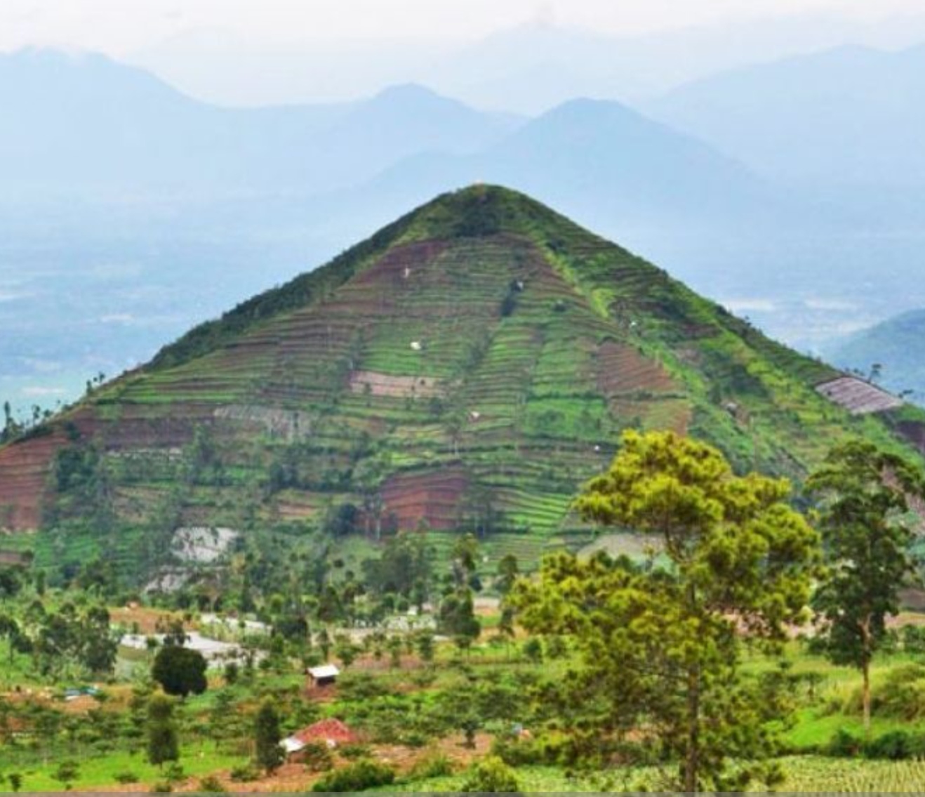 PENUH MISTERI: Situs megalitikum Gunung Padang di Cianjur, Jawa Barat.