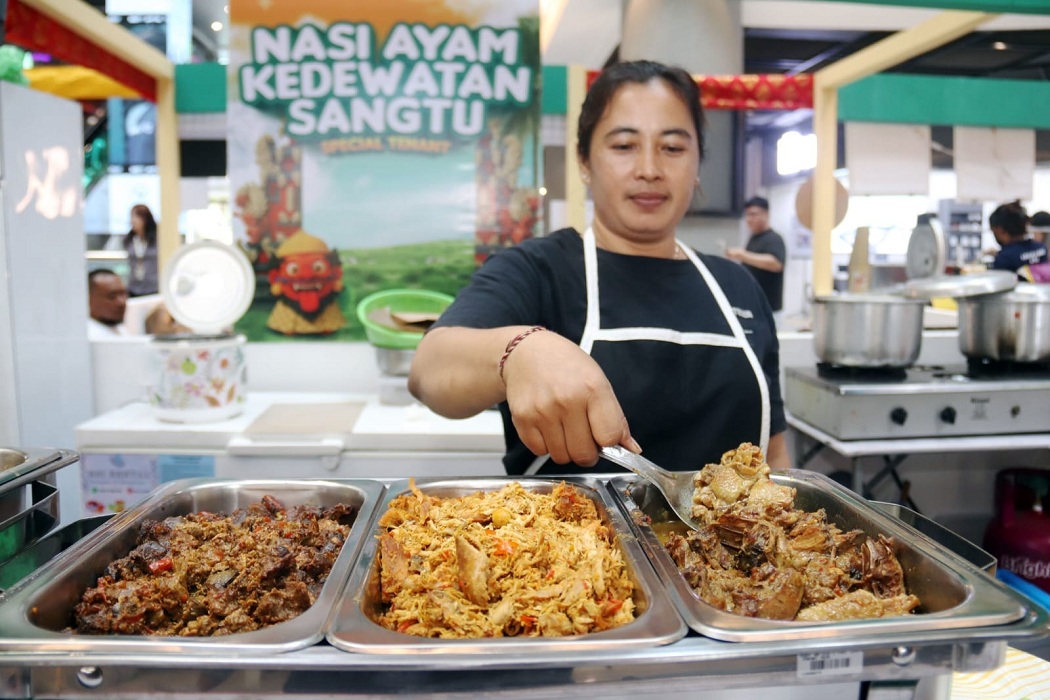 KHAS BALI: Kuliner khas Bali yakni Nasi Ayam Kadewatan Sangtu mengikuti festival kuliner Bali yang digelar di Surabaya.