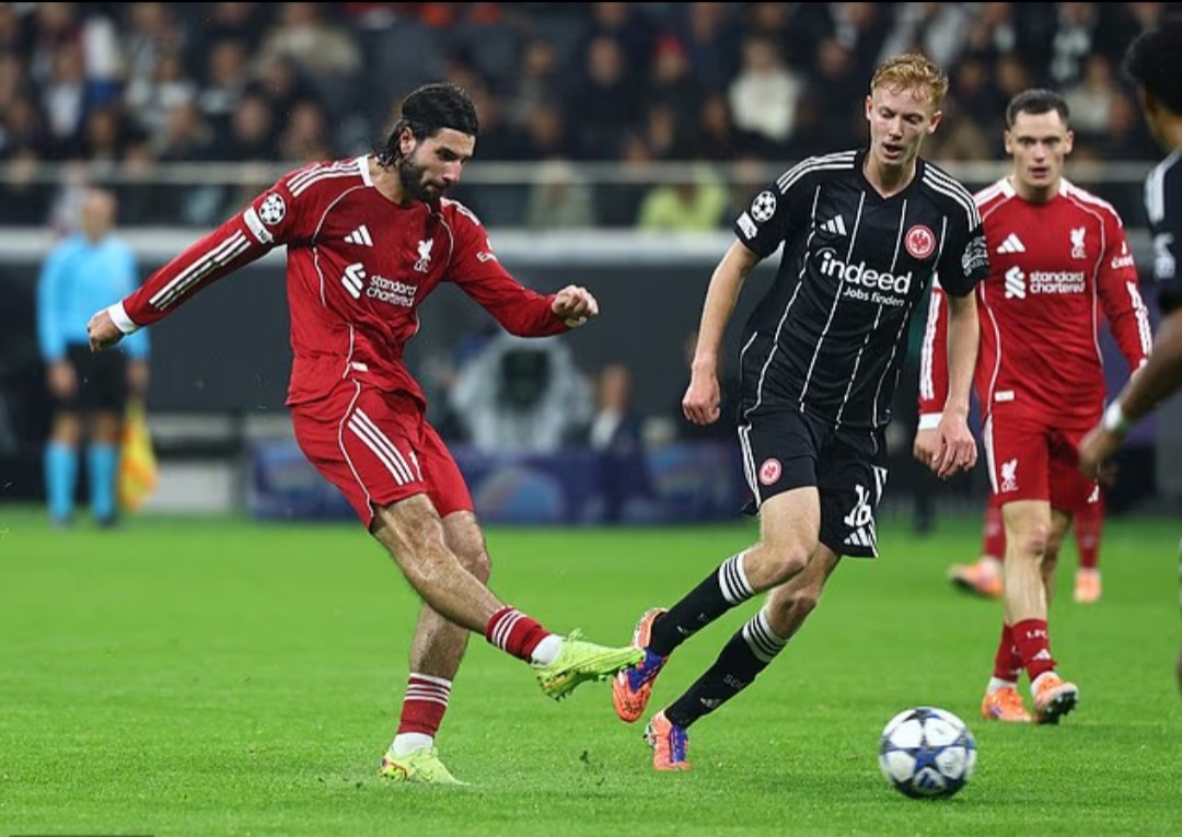 Dominik Szoboszlai mencetak gol kelima Liverpool malam itu saat ia mencetak gol ke sudut bawah.