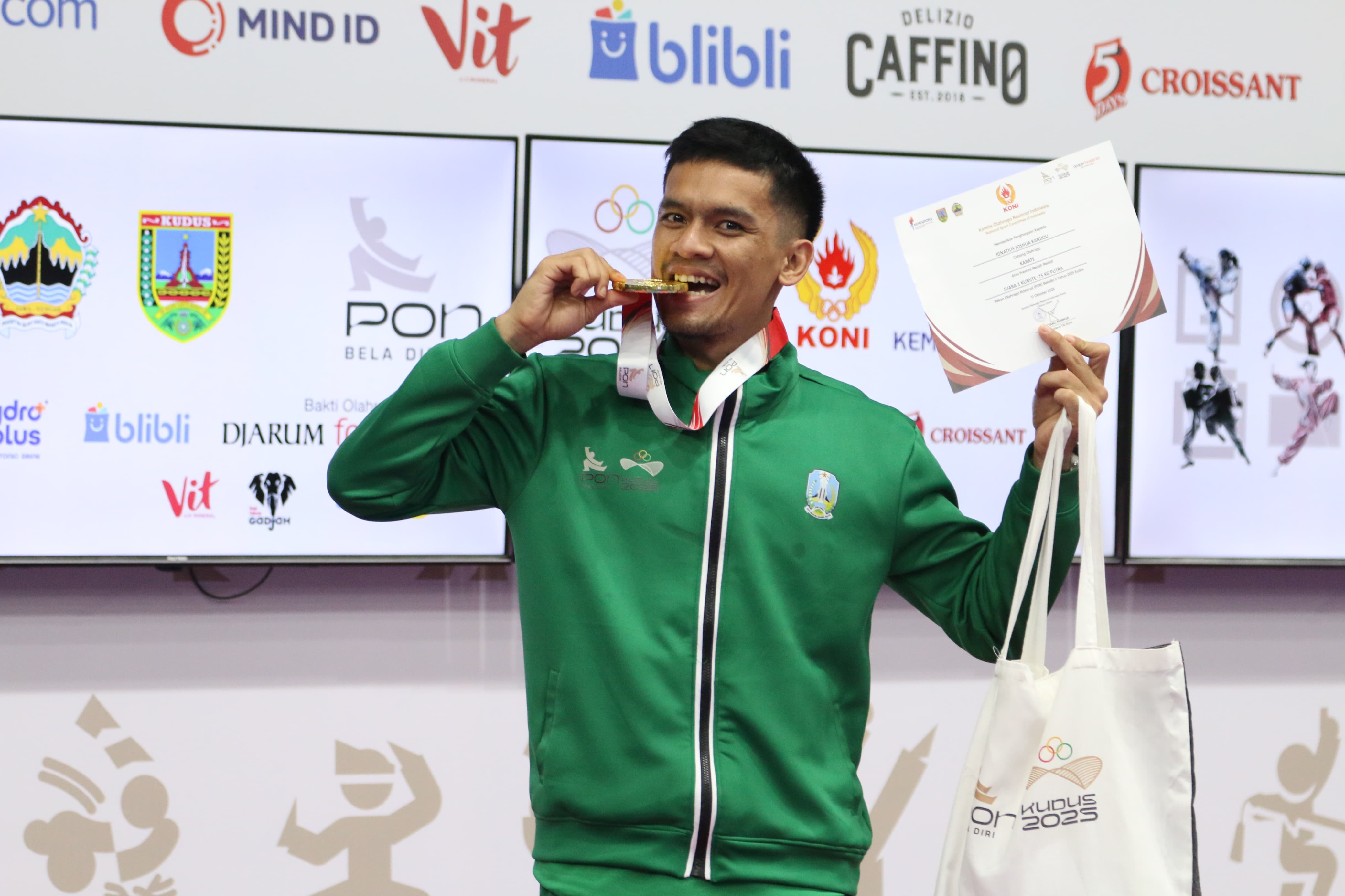 Ignatius Joshua Kandou raih emas pertama untuk Jawa Timur.