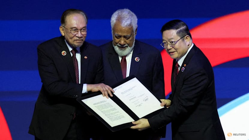 Perdana Menteri Malaysia Anwar Ibrahim, Sekretaris Jenderal ASEAN Kao Kim Hourn, dan Perdana Menteri Timor Leste Kay Rala Xanana Gusmao.