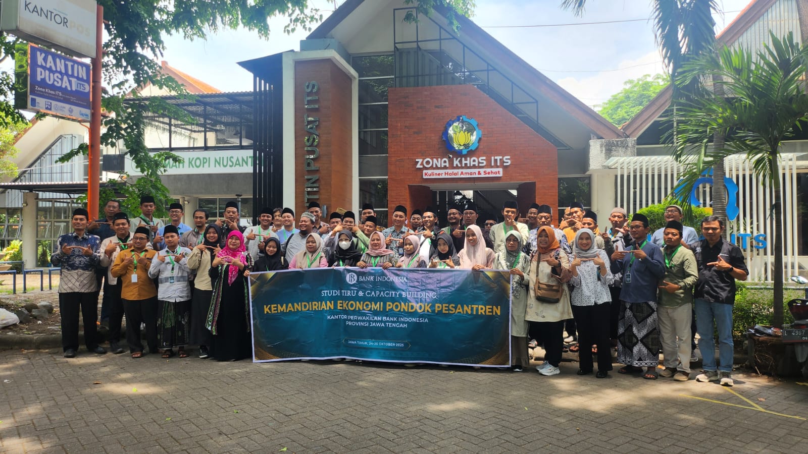 Kantin ITS Surabaya dikemas untuk pengembangan ekonomi pesantren. (IST)