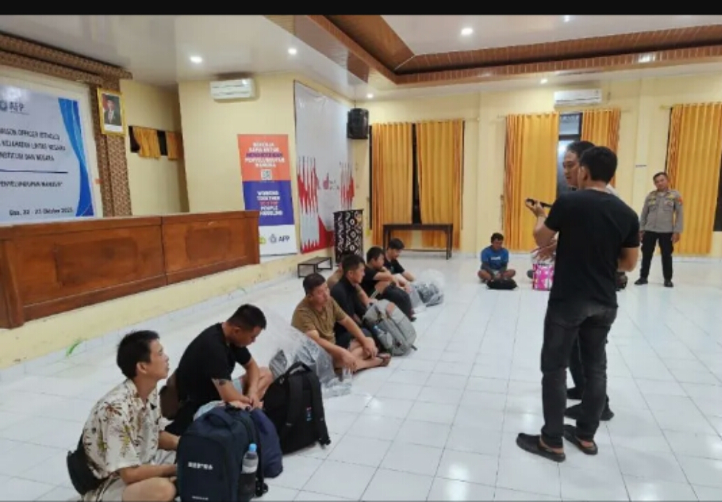 Warga negara Tiongkok ditahan di Rote Ndao NTT. (IST)