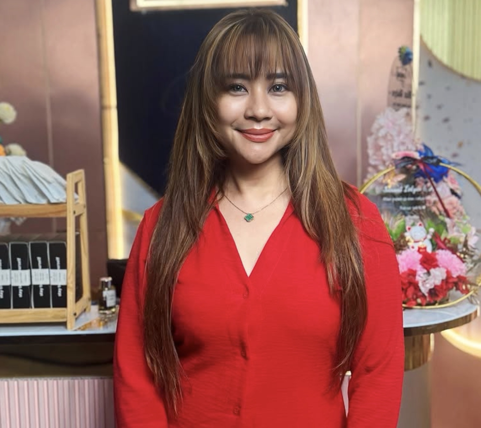 Setelah drama panjang rumah tangganya, kini Chikita Meidy resmi menyandang status janda.