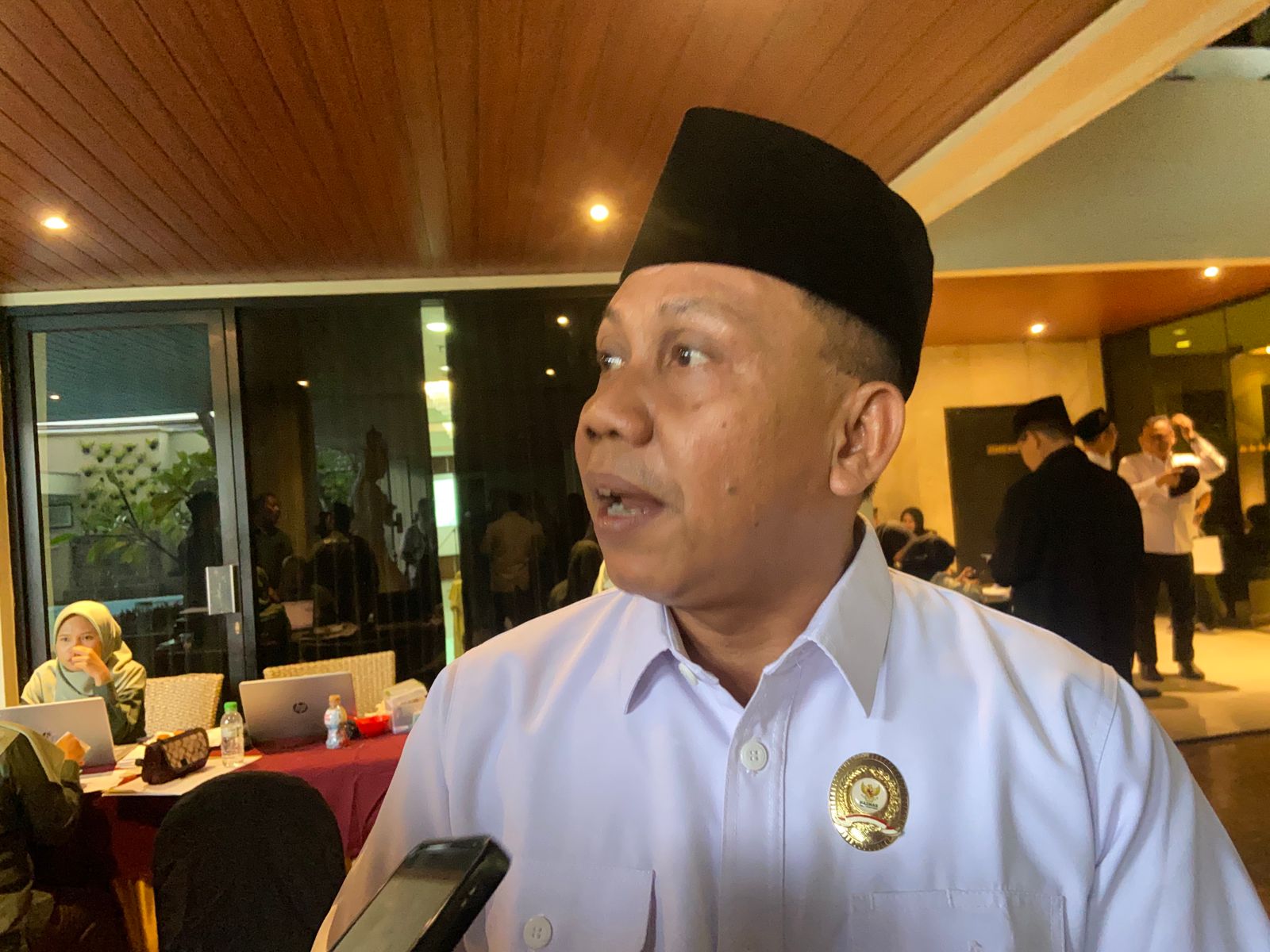 TEPAT SASARAN: Wakil Ketua III Baznas Jawa Timur, Muhammad Zakki rumuskan program pemberdayaan dan pengentasan kemiskinan di Jatim. (MUS PURMADANI/RADAR SURABAYA)