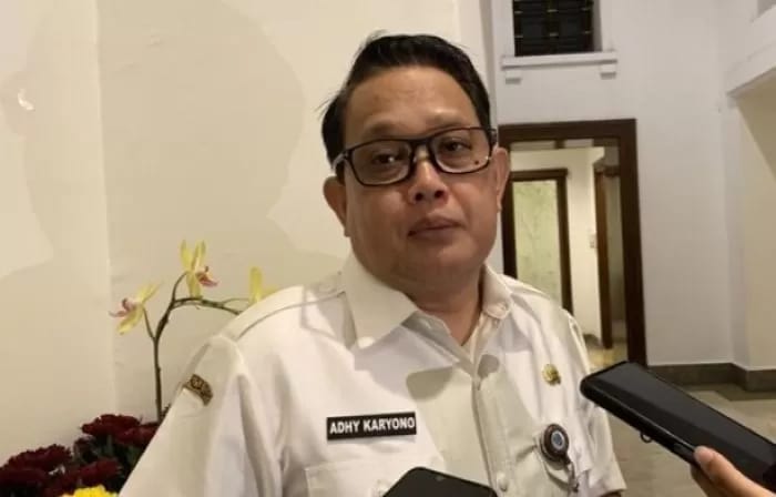 USULAN: Sekdaprov Jatim Adhy Karyono menyampaikan Pemprov Jatim mengusulkan program pembangunan senilai Rp 10 triliun untuk anggaran 2026.(MUS PURMADANI/RADAR SURABAYA)