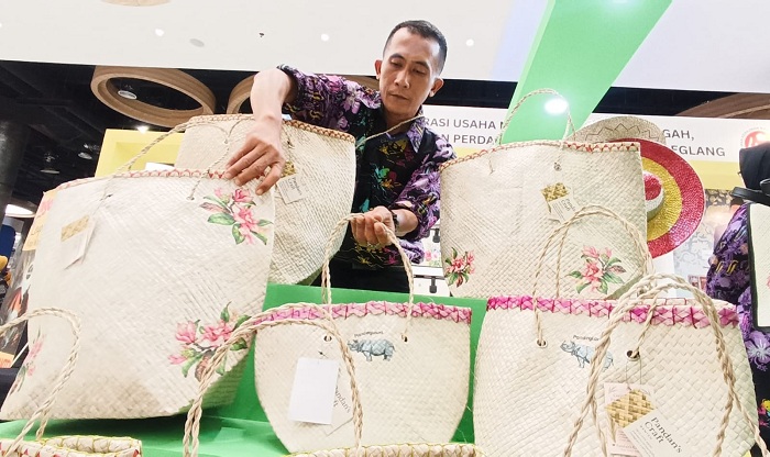 PROMOSI: Beragam produk unggulan daerah dari seluruh Indonesia hadir dalam gelaran Surabaya City Expo 2025 yang berlangsung di Ciputra World Surabaya.