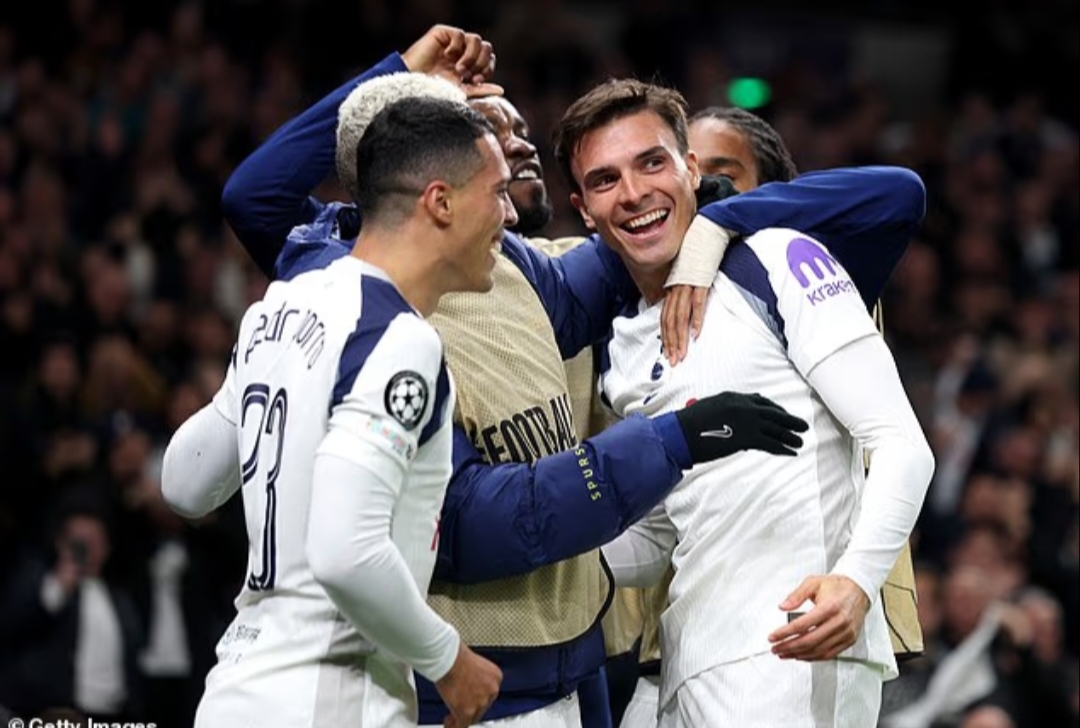 Performa Tottenham di kandang pada ajang Liga Inggris benar-benar buruk, dengan hanya tiga kemenangan sepanjang tahun kalender ini &mdash; namun mereka  mengesankan saat bermain  di Eropa.