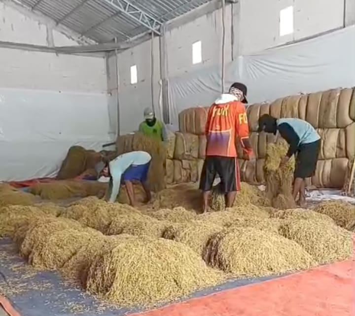 KEBIJAKAN: Wagub Jatim Emil berharap kebijakan cukai bantu industri rokok kecil dan petani tembakau.(IST/RADAR SURABAYA)
