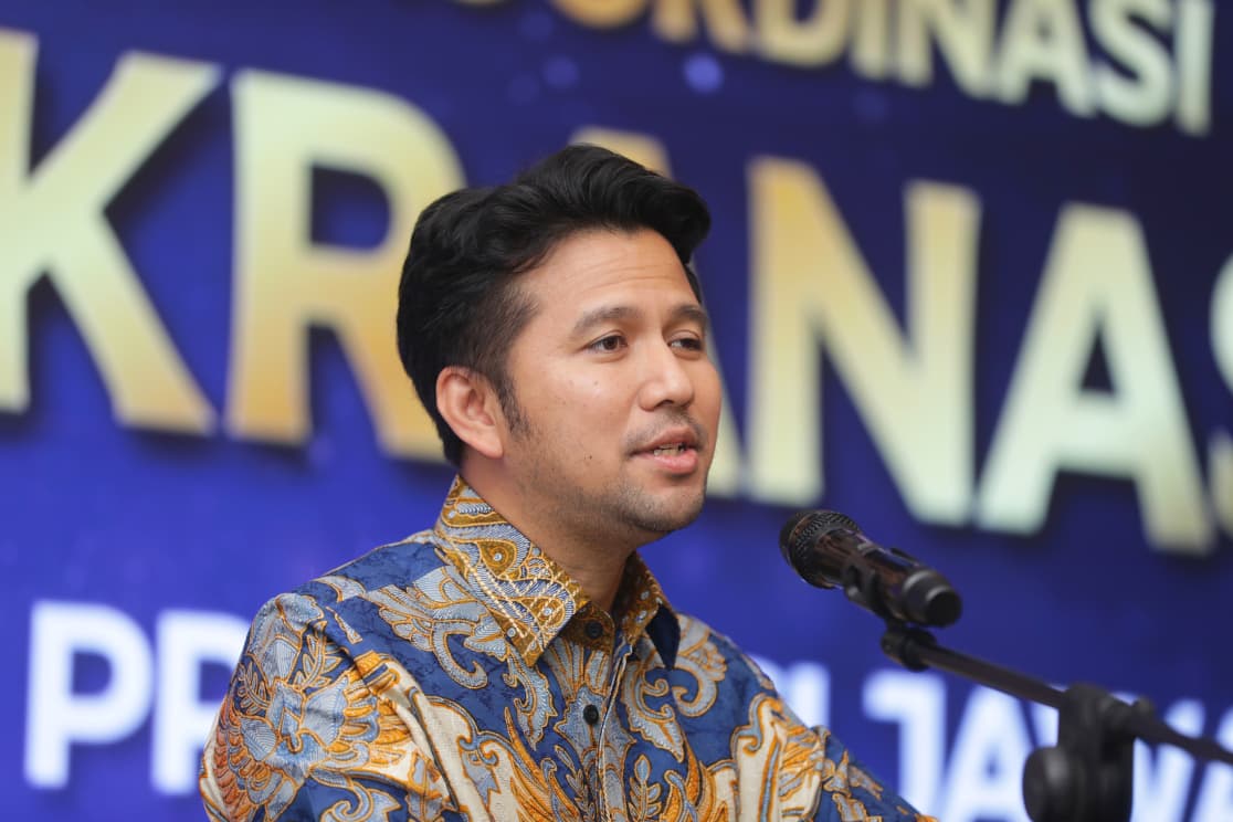 BAROMETER: Plt Gubernur Jatim Emil Dardak berharap Dekranasda terus berkembang jadi pusat ekonomi kreatif di Indonesia. (IST/RADAR SURABAYA)