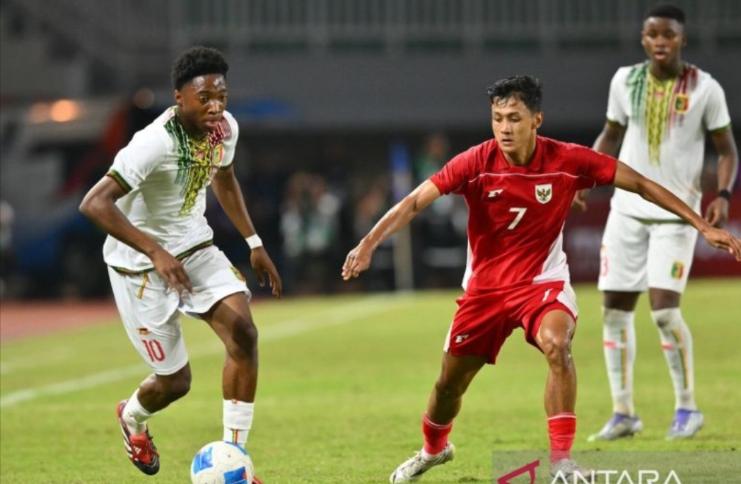 Dony Tri Pamungkas (kanan) sudah tampil maksimal melawan Mali.