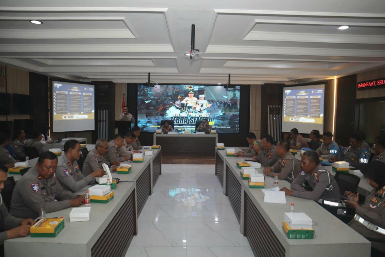 KOORDINASI: Operasi Zebra Semeru 2025 dimulai Senin (17/11). Polres Pelabuhan Tanjung Perak laksanakan penindakan terhadap tujuh pelanggaran prioritas. (IST/RADAR SURABAYA)