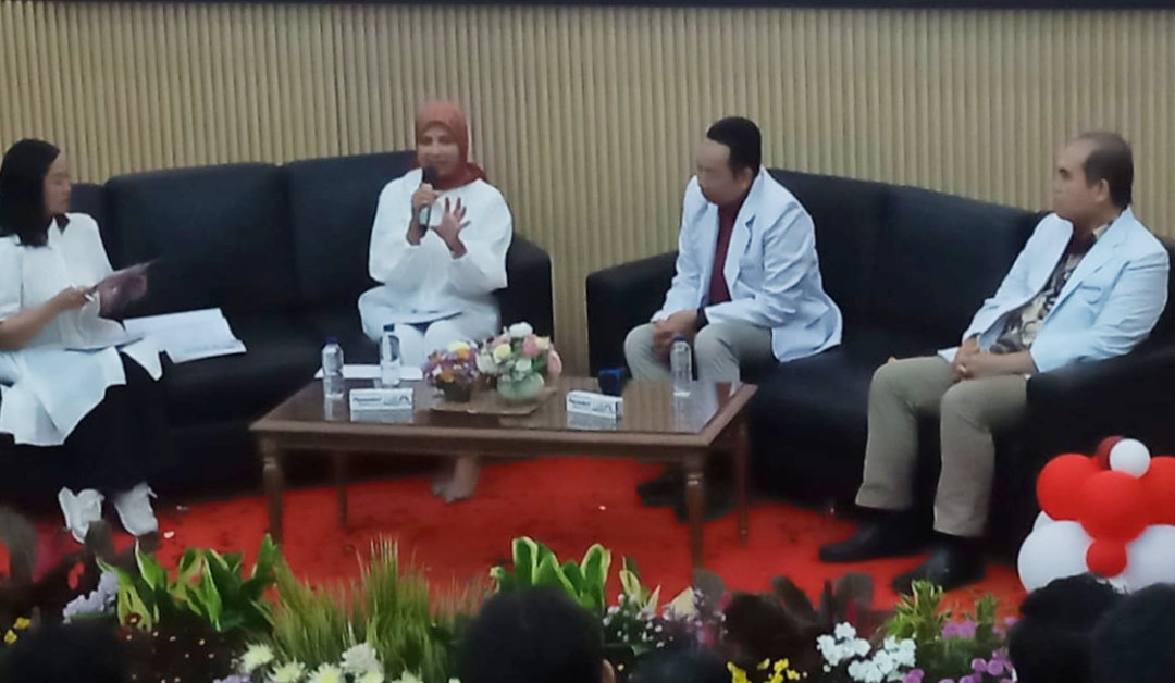 Diskusi kesehatan gigi dan mulut oleh Dekan FKG Universitas Airlangga, Prof. Dr. Muhammad Luthfi, drg., M.Kes, dan Direktur RSGM Universitas Airlangga (Unair) Prof. Dr. Agung Krismariono, drg., M.Kes.