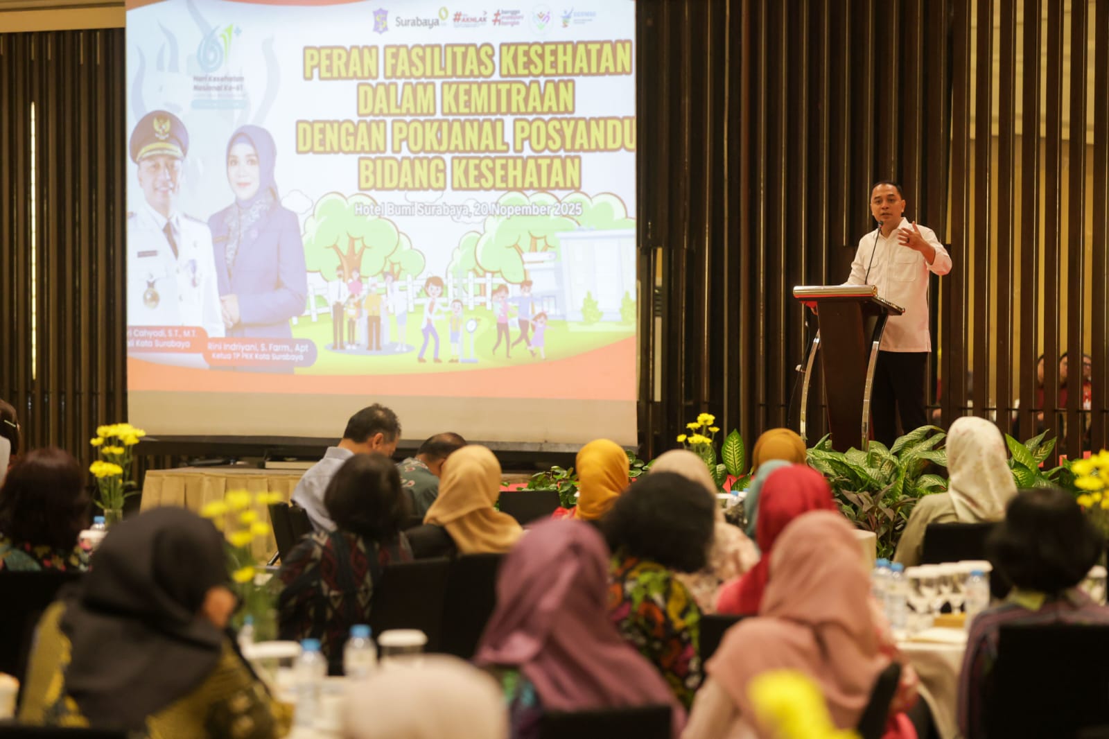 TEGAS: Wali Kota Surabaya Eri Cahyadi memperingatkan faskes di Surabaya untuk hilangkan kesenjangan sosial dan minta dokter turun ke posyandu.(IST/RADAR SURABAYA)