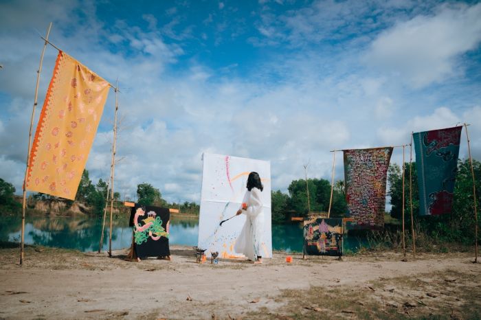 Priska Yeniriatno, Pencipta Ruang Kedua bagi Perempuan dan Anak Muda, dari Singkawang, ia meninggalkan karier untuk membangun rumah batik.