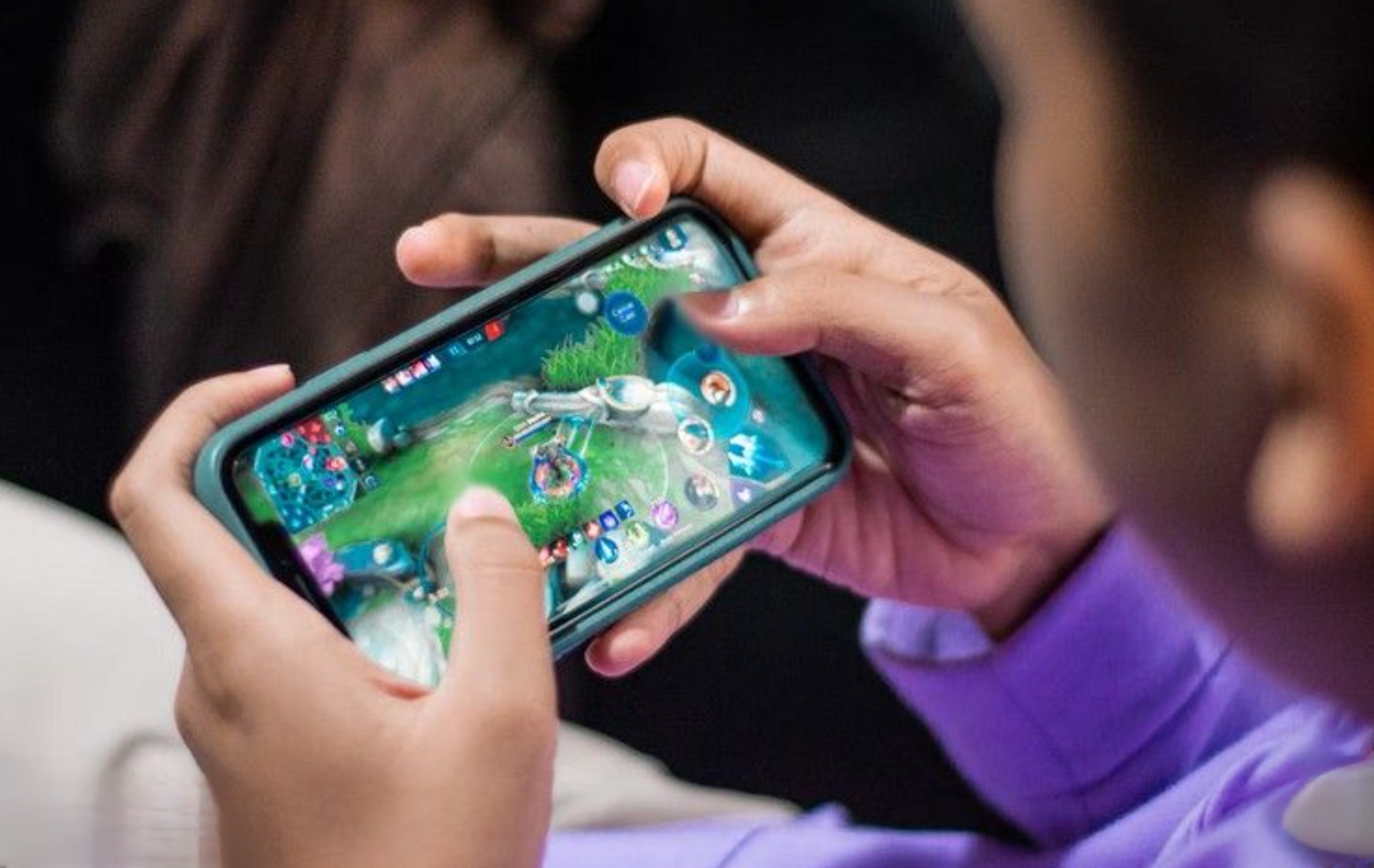 Ilustrasi anak bermain game.