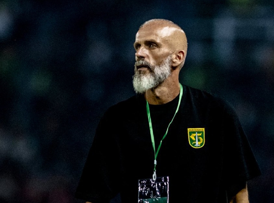 Persebaya akhirnya memecat pelatih Eduardo Perez.