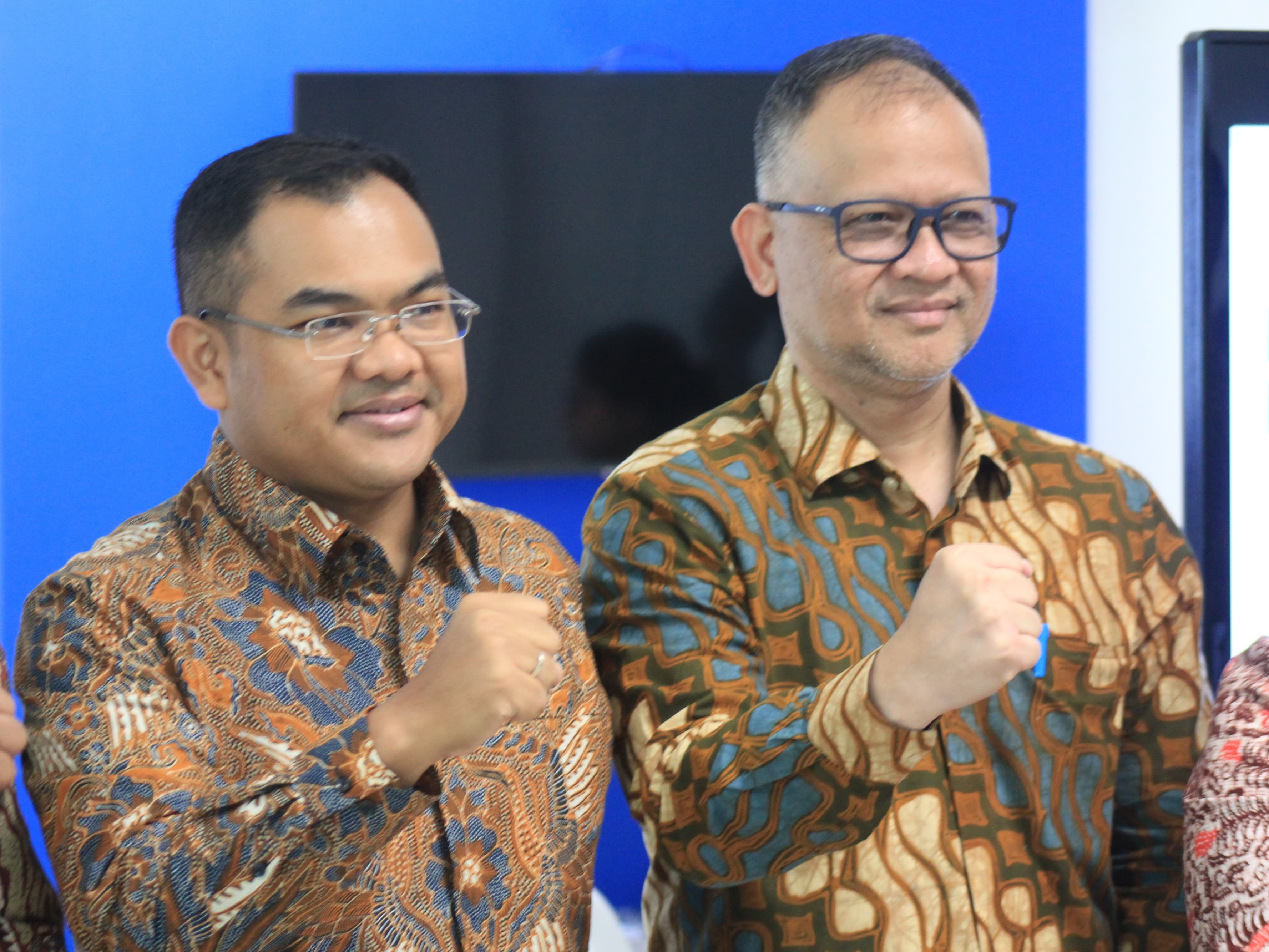 Wakil Kepala BP BUMN, Tedi Bharata bersama Dirjen Pendidikan Tinggi, Prof Khairul Munadi dan Sekretaris KPPTI di Graha Unesa.