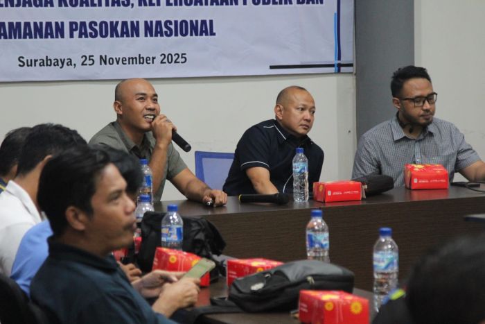 SERIUS: Pertamina Patra Niaga bersama Polri dan Hiswana Migas melaksanakan Sosialisasi Pengawasan BBM untuk Distribusi Energi Tertib dan Tepat Sasaran, di Surabaya, Selasa (25/11).